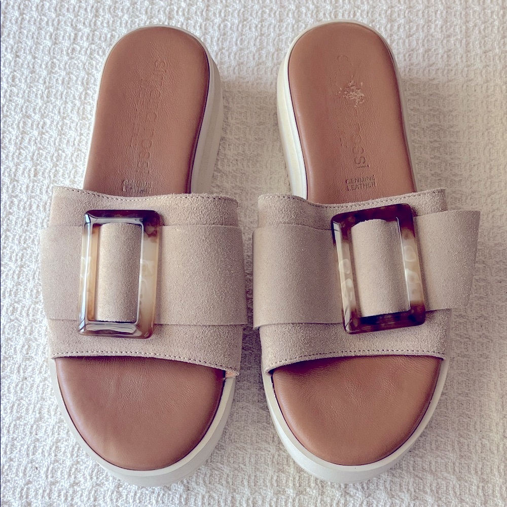Simona Rossi made in Italy, genuine leather 
tan, brown tortoiseshell buckle,  9